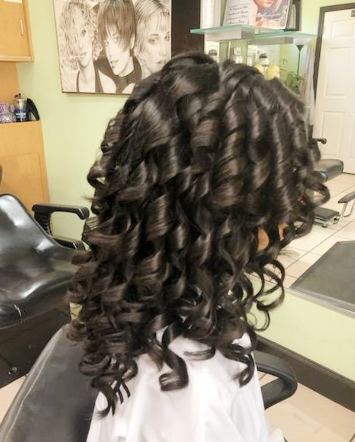 Voluminous dark ringlets